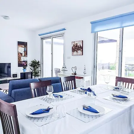 3 Bedroom Seaview Direct In With Pool Coral Bay