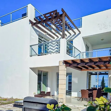 3 Bedroom Seaview Direct In With Pool *