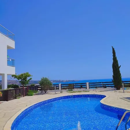 3 Bedroom Seaview Direct In With Pool *