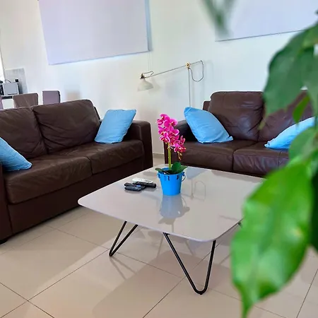 3 Bedroom Seaview Direct In With Pool